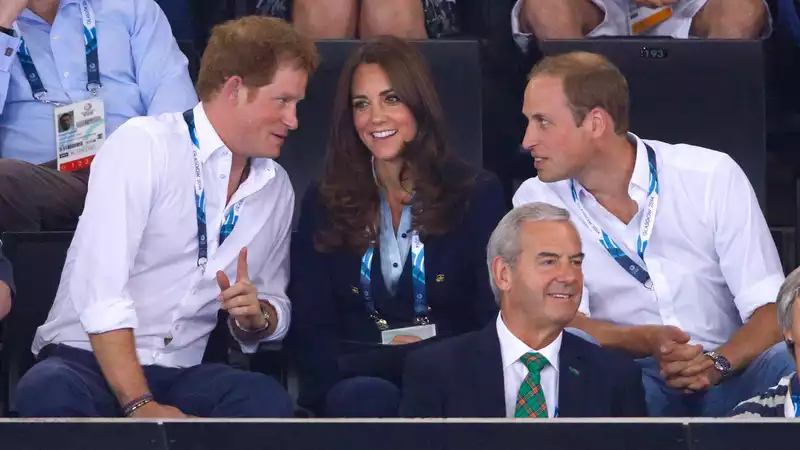 Body Language Expert Analyzes Prince William and Prince Harry's "Intimacy" at Past Commonwealth Games