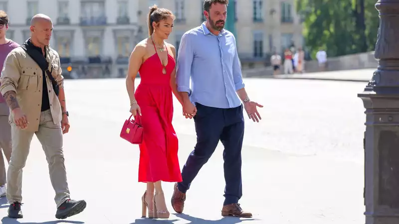 Jennifer Lopez's honeymoon style is Parisian perfection.