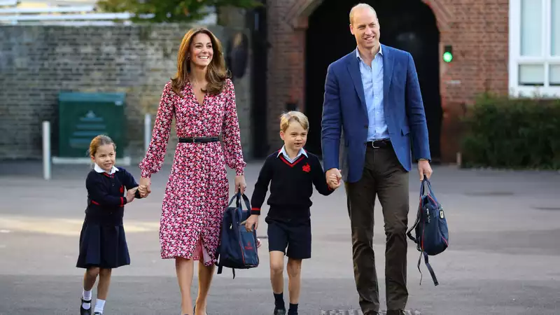 Prince William and Kate Middleton leave for their children's summer vacation.