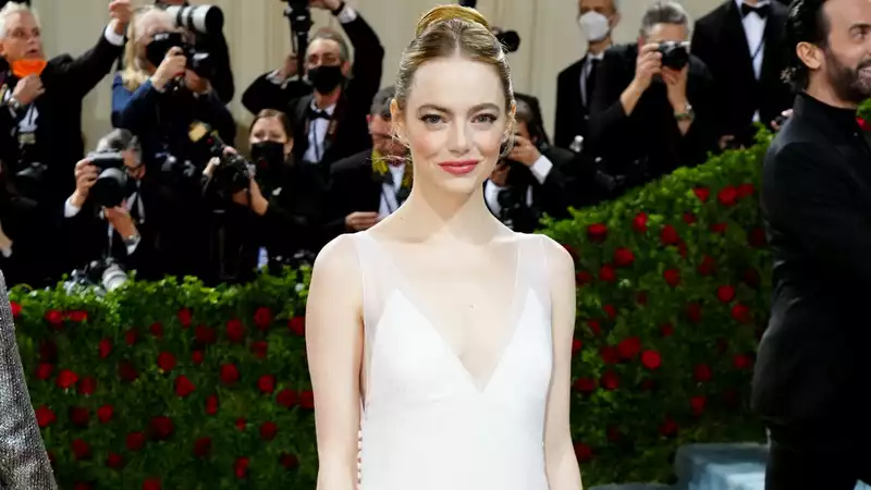 Emma Stone to redress for her wedding at the 2022 Met Gala