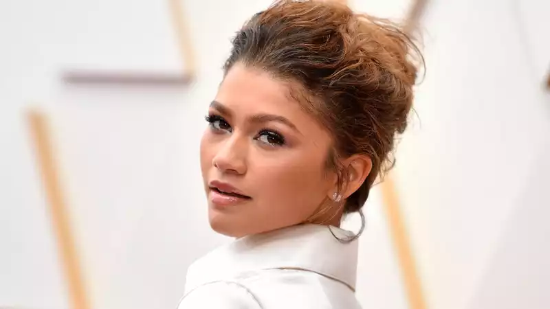 Zendaya to Showcase Soft Updo at the 2022 Oscars