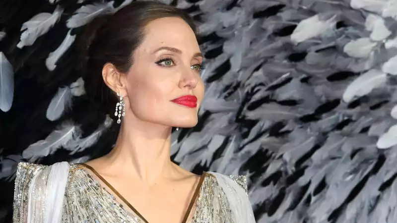 The portrayal of Angelina Jolie in this article is sexist and shameful.