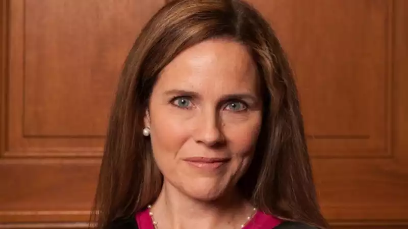 Who is Amy Coney Barrett, Ruth Bader Ginsburg's replacement judge?