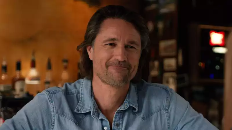 Who is Martin Henderson in Virgin River?