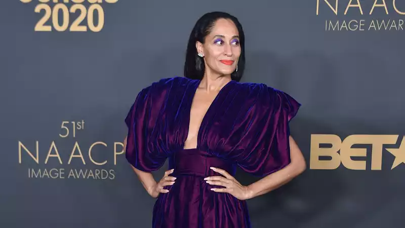 Tracee Ellis Ross' neon eye look is the perfect summer makeup tip.