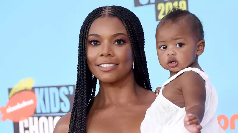 Gabrielle Union and her daughter Kaavia in a hilarious photo shoot.