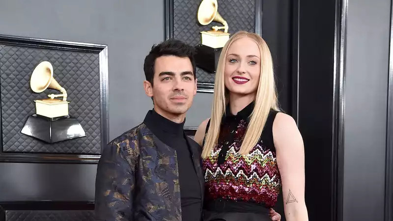 Sophie Turner and Joe Jonas Donate 100 Meals to L.A. Hospital Staff