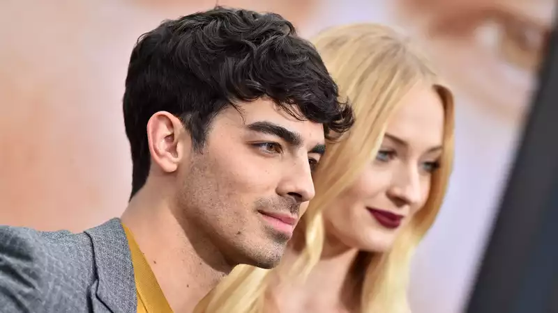 Sophie Turner gives Joe Jonas a makeover in Quarantine.