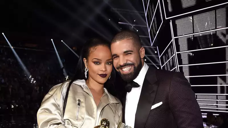 Drake and Rihanna flirt in the comments section of Instagram Live.