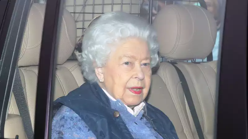 As the coronavirus spread, the Queen sent a subtle message of staying strong as she left London.