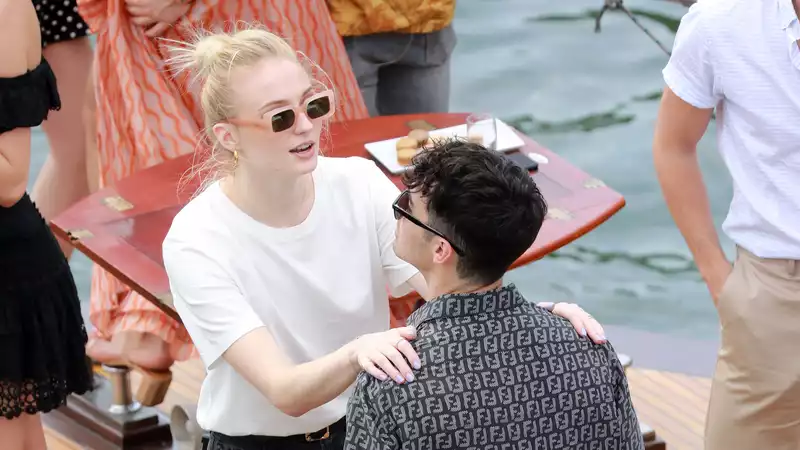 Sophie Turner Calls Joe Jonas "My Favorite Visual Art" in Instagram Q&A