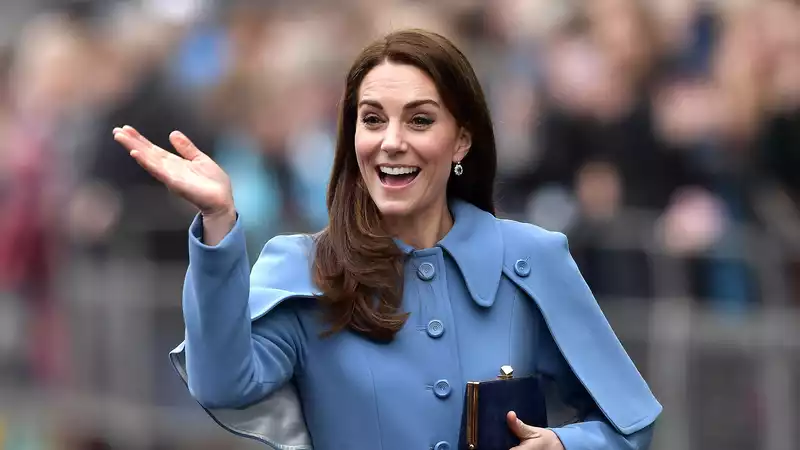 Kate Middleton with George, Charlotte, and Louis finishing grocery shopping