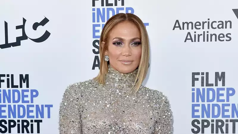 Jennifer Lopez is ready for summer with the brightest neon yellow nails