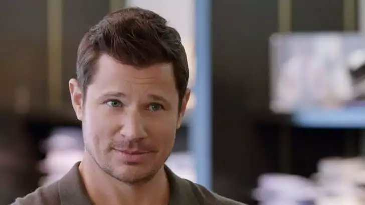 Chrissy Teigen and Miley Cyrus troll Nick Lachey's "Love Is Blind" intro.