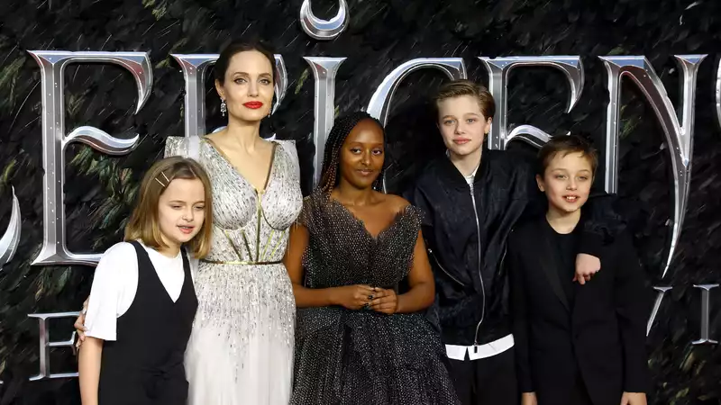 Angelina Jolie takes Zahara and Vivienne backstage at Cirque du Soleil