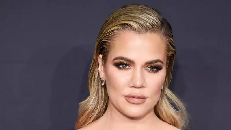 Khloe Kardashian cuts her new "blonde" hair into a blunt bob.