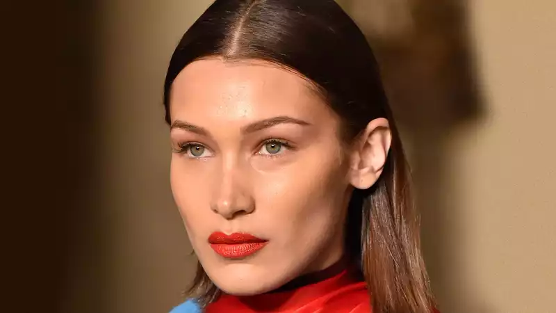 Bella Hadid looks like a Disney princess with her new super long curls