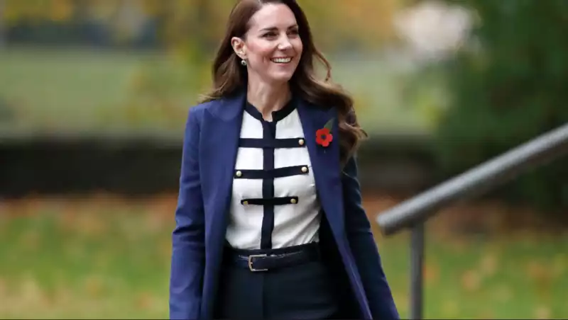 Princess Kate stuns in navy suit while meeting Royal Navy personnel