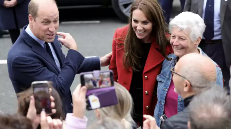 Royal fans tell Prince William and Princess Kate that Princess Diana would be proud of them.