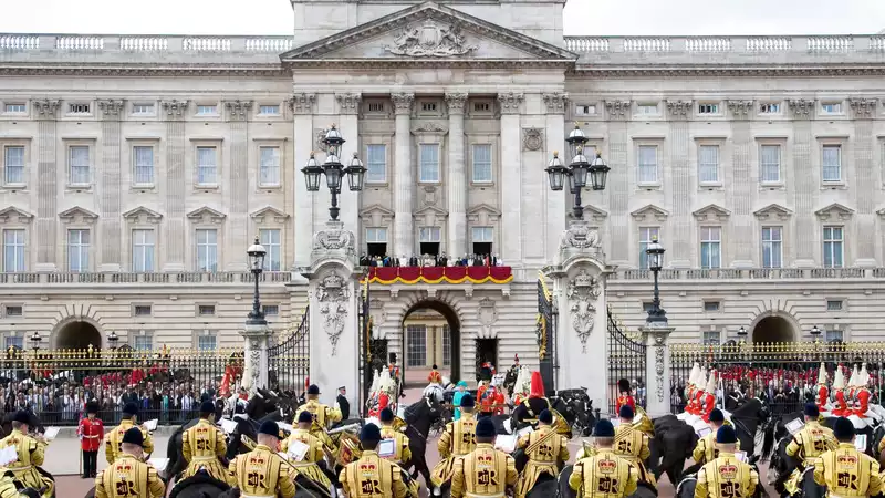 Both Buckingham Palace and Windsor Castle remain empty after the Queen's death.