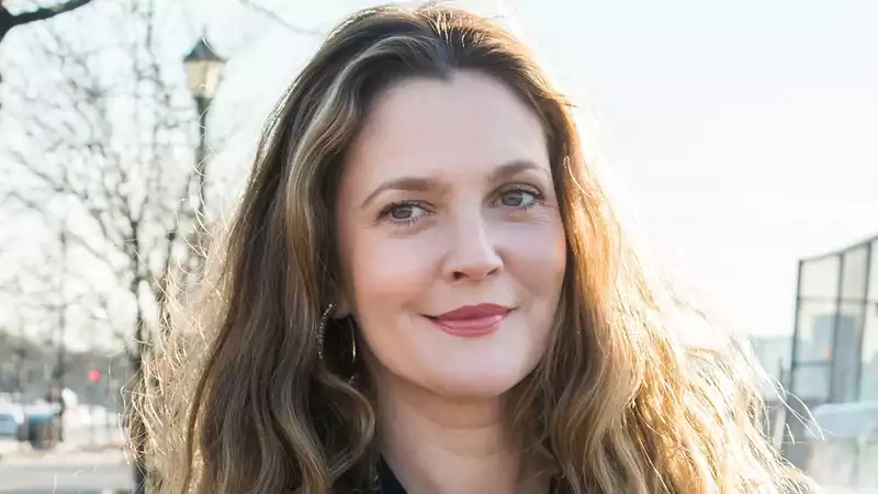 Drew Barrymore Says She's 'Never Tweaked' Her Face: 'I Don't Want to Fight Nature'