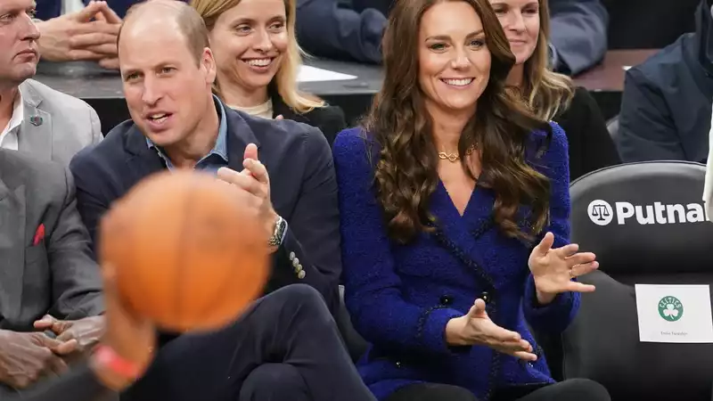 Prince William was much more "emotional" than usual at the basketball game, but Princess Kate was "relaxed" and "natural," experts said.