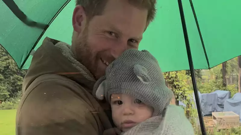 Harry & Meghan" release unpublished photos of Archie and Lilibet.