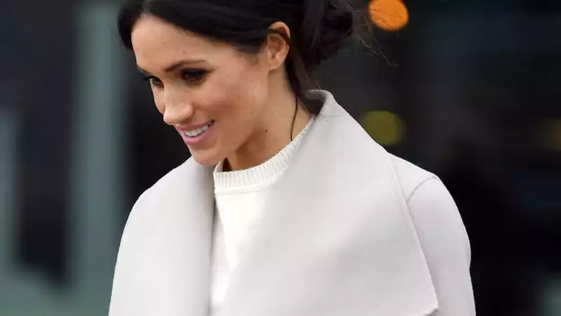 Prince Harry says Meghan Markle mistook Prince Andreu for an aide to the Queen at their first meeting.