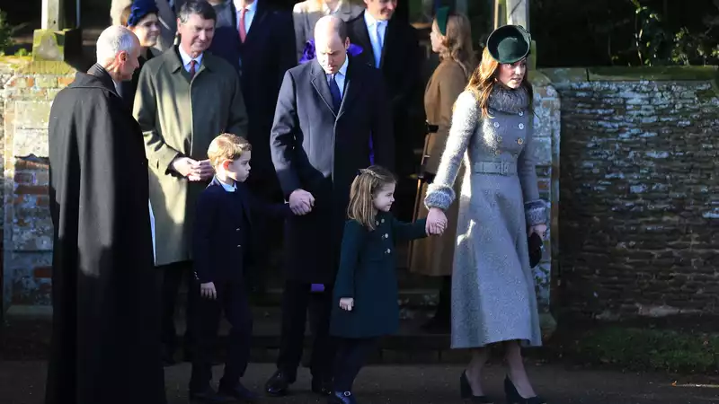 2022 was "extraordinary and traumatic" for royal family, expert says