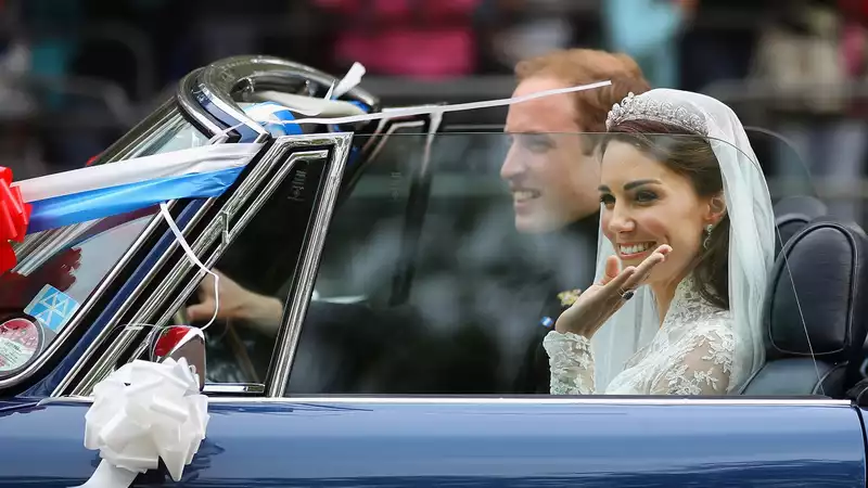 Prince William and Princess Kate celebrate their wedding anniversary with their latest romantic outing.