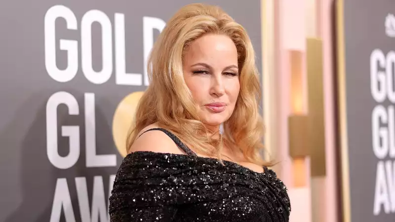 Jennifer Coolidge speaks candidly about how her love life contributes to her "insecurities."