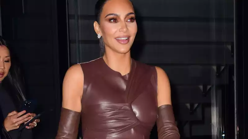 Kim Kardashian excludes Jennifer Lopez from her selfies with Oprah.