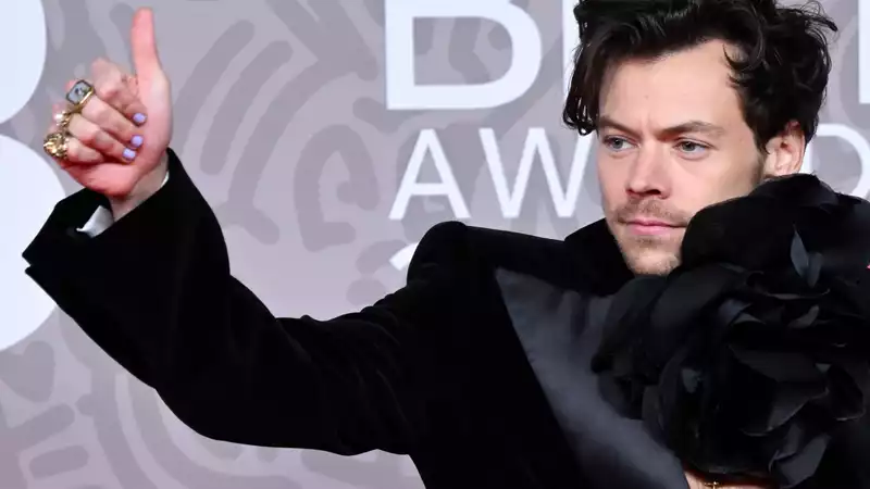 Harry Styles Responds to Outrage Over "People Like Me" Award Speech