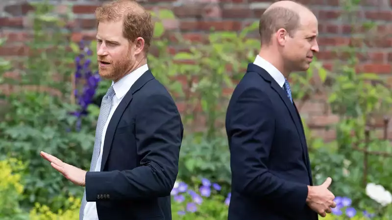 The palace scrambles to bring Prince William and Prince Harry together before the coronation.