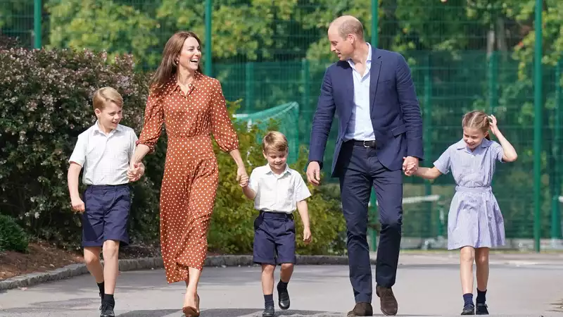 Prince William and Princess Kate take George and Charlotte to the TV set of "Rings of Power" during school vacation.