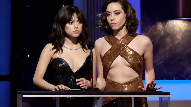 Aubrey Plaza and Jenna Ortega Perform Together at the SAG Awards Ceremony, Causing an Internet Uproar