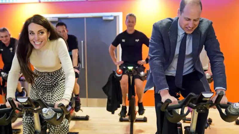 Princess Kate defeated Prince William in a cycling competition and he congratulated her in a "groundbreaking" move as a "Windsor man," a body language expert said.