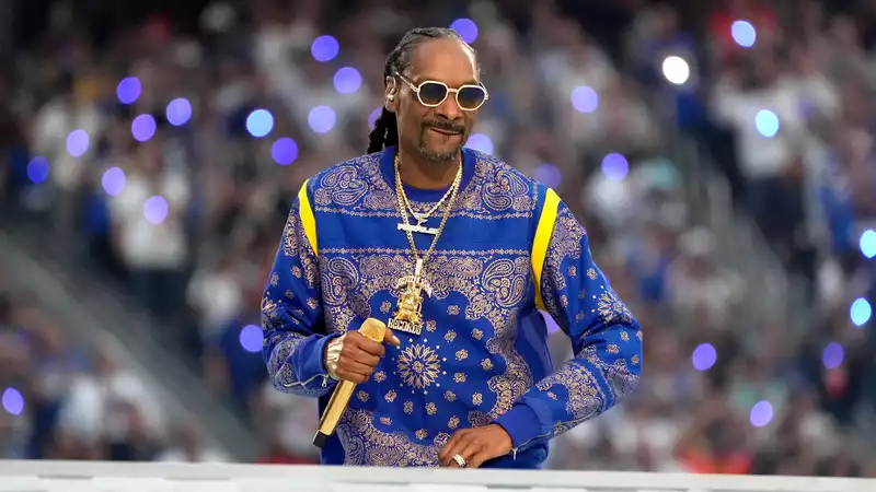 Snoop Dogg offers to perform at King Charles' coronation concert.