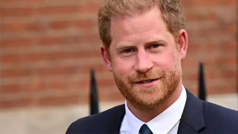 Royal Expert Claims Prince Harry's Sudden Visit to England Was "Unplanned" with King Charles