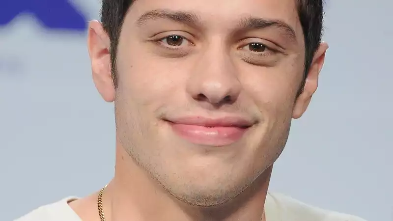 Pete Davidson candidly answers a question about penis size: "Not too big, not too small.