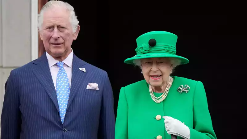 Prince Charles and the late Crown Prince Harry stopped answering Prince Harry's phone calls after the Sussex step back, royal writers claim.