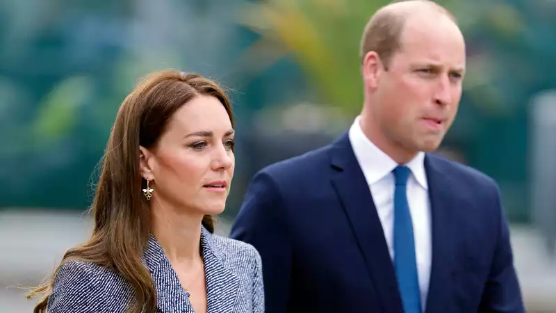 You will notice that Prince William and Princess Kate have matching colors.