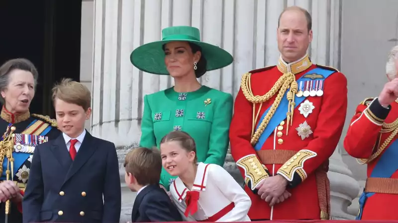 Princess Charlotte and Prince Louis hit their heads in an accident at "Trooping the Collar."