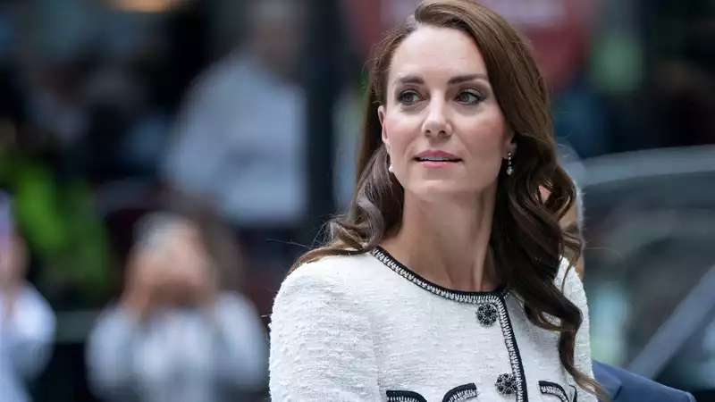 Princess Kate spends a casual moment with Paul McCartney