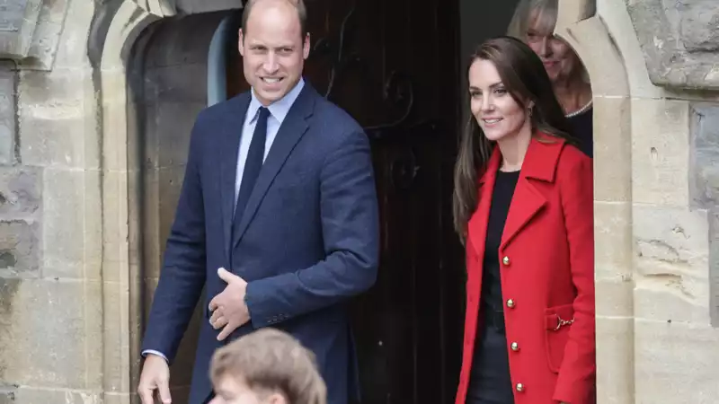 Prince William and Princess Kate "swap" food stolen from a food bank they previously visited.