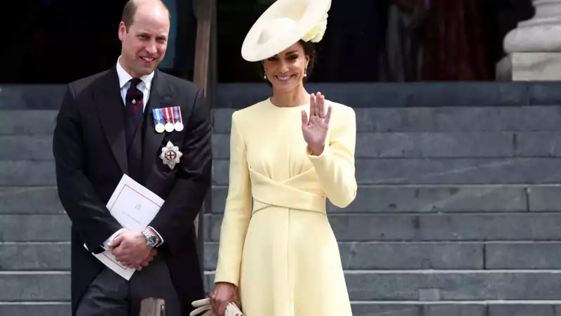 Prince William used "barrier gesture" to avoid Prince Harry at Jubilee event, royal expert claims