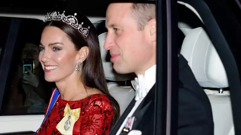 Queen Rania of Jordan asks Crown Prince and Princess George, Princess Charlotte, and Prince Louis about