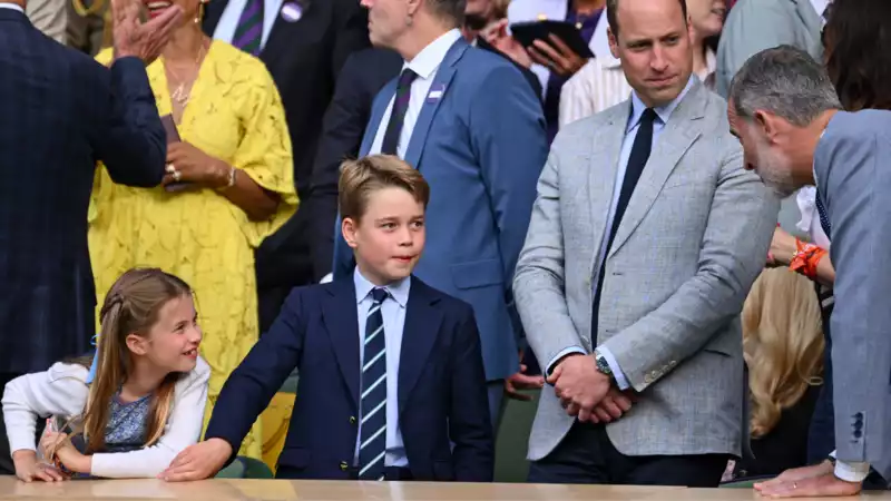 Prince William treats George and Charlotte "equally," body language expert says.