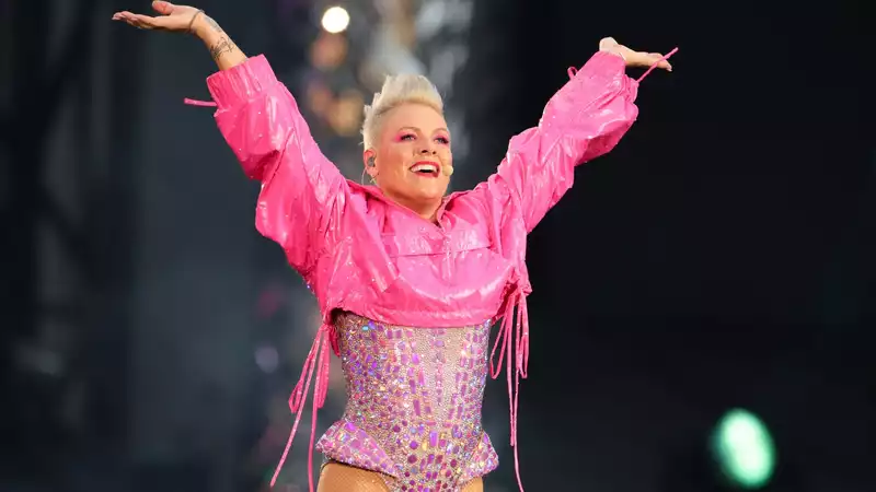 Pink "seriously considering" moving to Australia with family