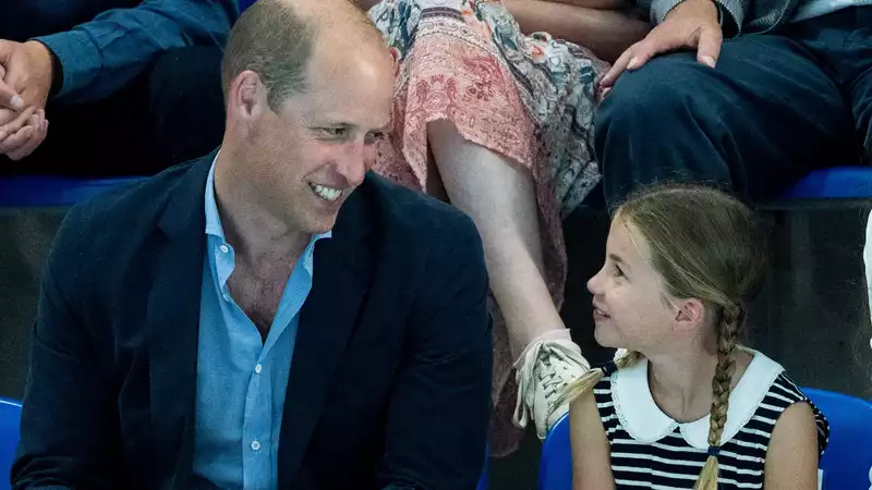 Gestures showing that Princess Charlotte wants to show that she is an adult.